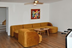 House, Valley View | Living area