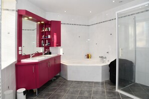 Huis, uitzicht op vallei | Badkamer