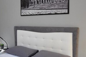 1 slaapkamer, een strijkplank/strijkijzer, wifi, beddengoed