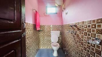 Deluxe Double or Twin Room, Balcony, Mountain View | Bathroom | Slippers