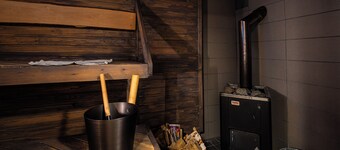 Guest apartment with wooden sauna, free parking