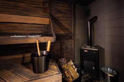 Guest apartment with wooden sauna, free parking