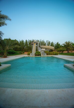 4 outdoor pools - Al Junaidi Farm by Bridge Retreats (Sharjah)