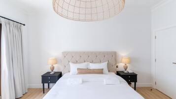 Luxury Villa, Pool View | 9 bedrooms, soundproofing, free WiFi