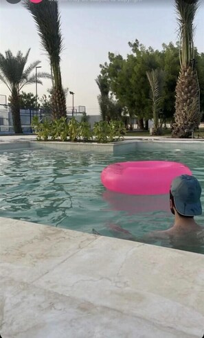4 piscinas al aire libre