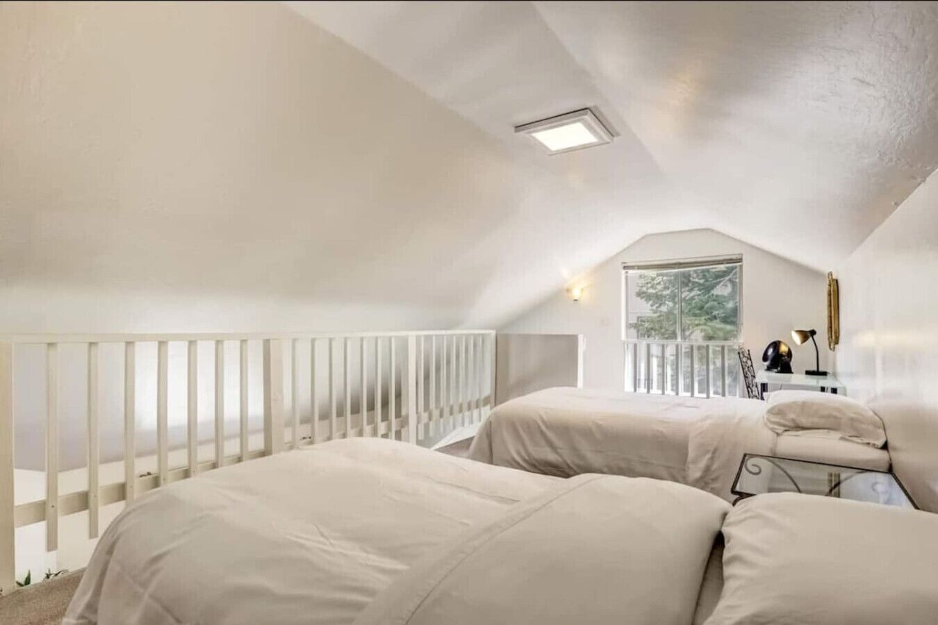 2 bedrooms, desk, iron/ironing board, WiFi