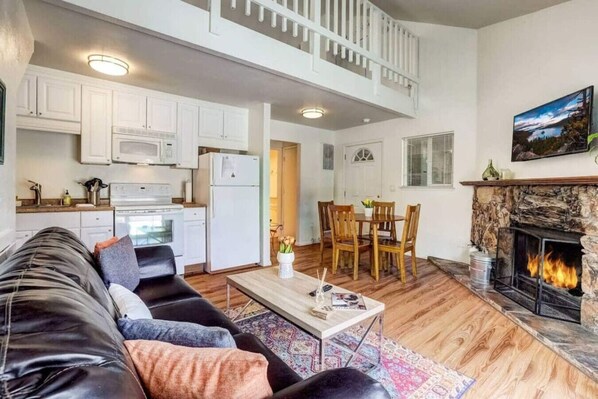 TV, fireplace