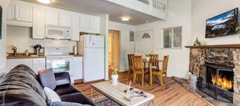 Lovely Loft w/ Views | Walk to Heavenly | Sleeps 4