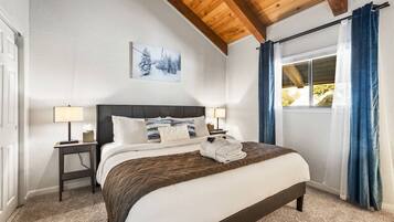 3 habitaciones, escritorio, tabla de planchar con plancha y wifi