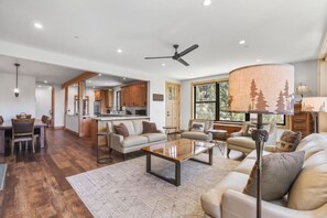 TV, fireplace - Superb Ski Haus | Near Heavenly & Views | Sleeps 8 (Stateline)