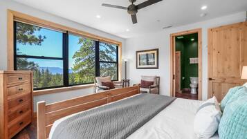 4 slaapkamers, een strijkplank/strijkijzer, reisbedje, wifi