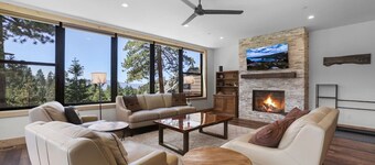 Superb Ski Haus | Near Heavenly & Views | Sleeps 8