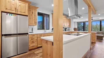 Geladeira, fogão, cooktop, lava-louças