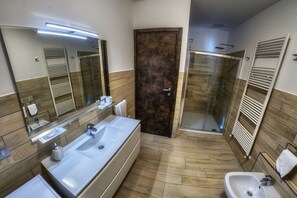 Bruser, hårtørrer, bidet