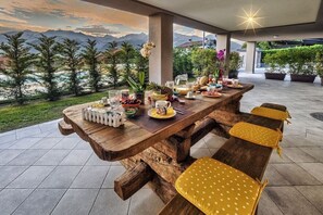 Outdoor dining - Villa TaDi LaRo Relax (Colico)