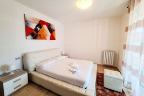 2 chambres, fer et planche à repasser, Wi-Fi gratuit, draps fournis