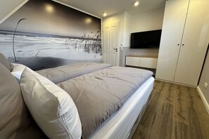 3 bedrooms, iron/ironing board, free WiFi, bed sheets - Landhuus Comfortable holiday residence (Tönning)