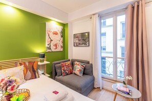 Bureau, fer et planche Ă repasser, Wi-Fi gratuit, draps fournis