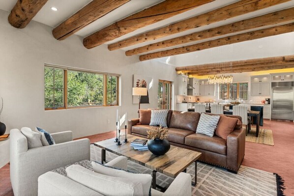 Smart TV, fireplace, offices, computer monitors