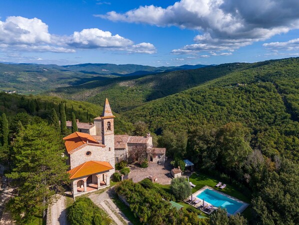 Exterior - Stunning private villa with private pool, WIFI, TV and patio, close to Greve In Chianti (Castellina In Chianti)