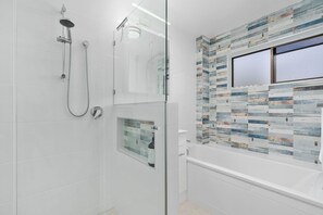 Shower, hair dryer, towels - Kensington Sea Breeze (WOORIM)