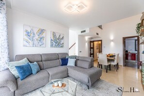 TV - Luxury townhouse with rooftop Sauna & Jacuzzi REF062 (Fuengirola)