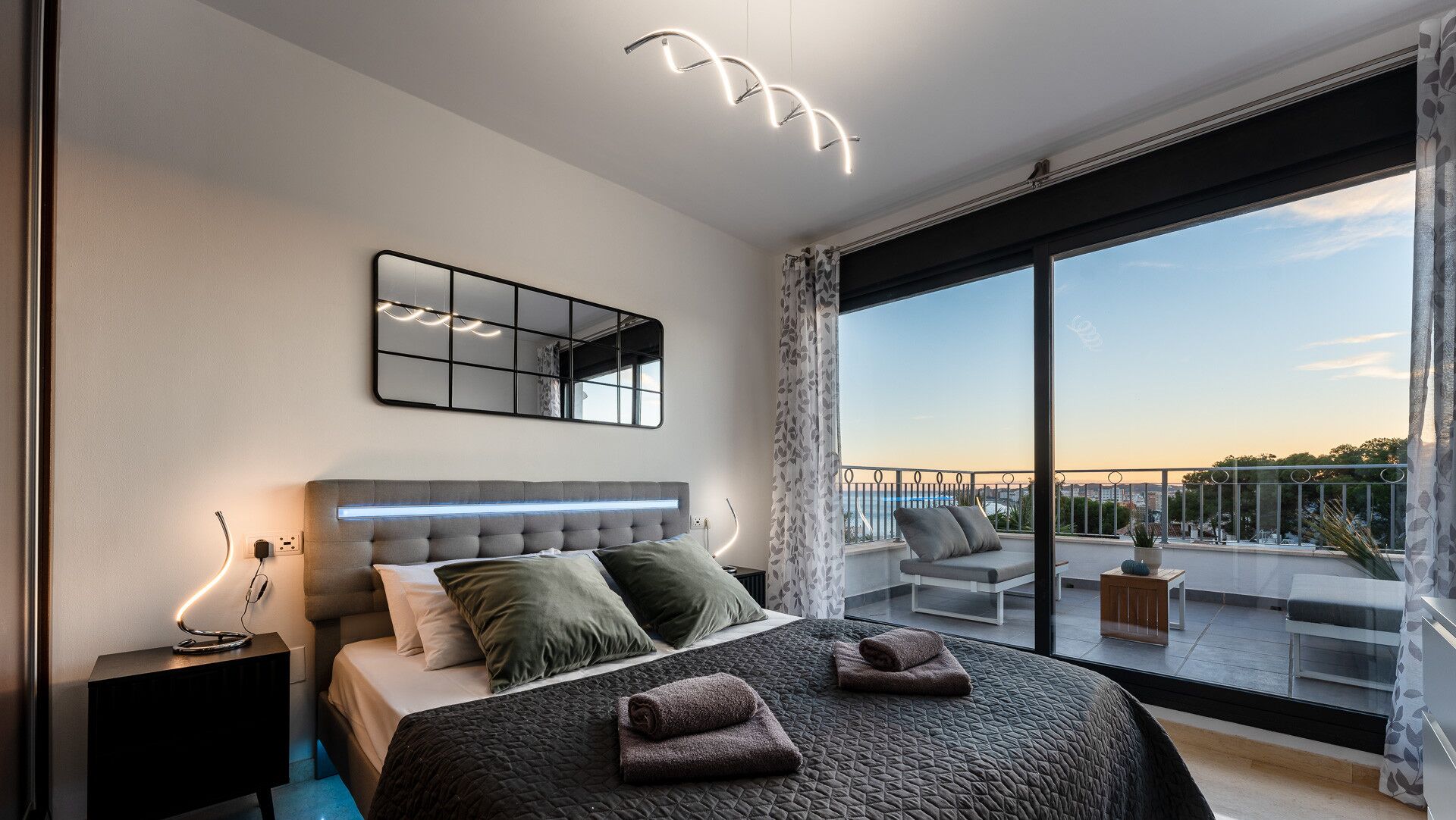 3 dormitorios, tabla de planchar con plancha, wifi gratis y ropa de cama