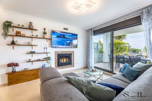 TV - Luxury townhouse with rooftop Sauna & Jacuzzi REF062 (Fuengirola)