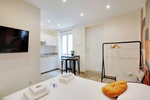 Skrivbord, strykjärn/strykbräda, gratis wi-fi och sängkläder