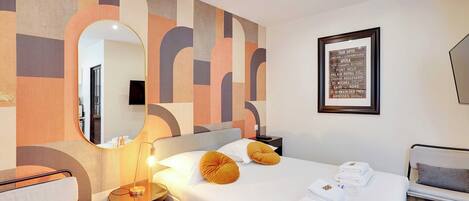 Bureau, fer et planche à repasser, Wi-Fi gratuit, draps fournis