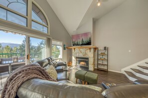 Télévision, lecteur de DVD, chaîne hi-fi