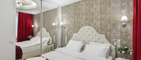 Deluxe-Apartment, Stadtblick | 1 Schlafzimmer, Bügeleisen/Bügelbrett, kostenloses WLAN