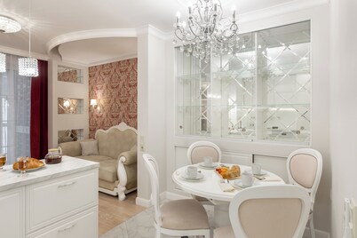 Designer Apartments near Dana Mall