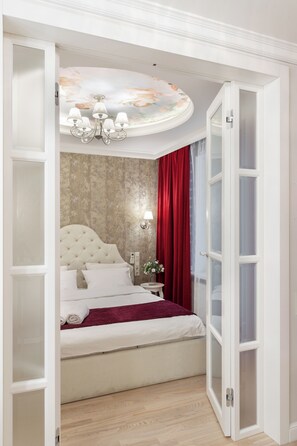 Deluxe Apartment, City View | 1 bedroom, iron/ironing board, free WiFi