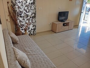 Villa, 2 Bedrooms, Smoking, Balcony | Living area
