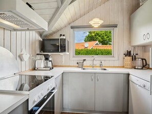 Fridge, microwave, dishwasher, cookware/dishes/utensils