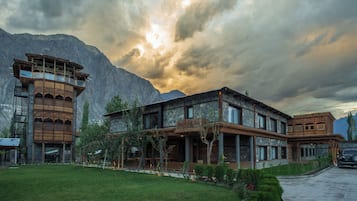 Vista frontal de la propiedad