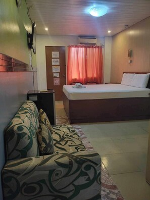 Classic Room | Desk, laptop workspace - Wjv Inn Basak Lapulapu (Lapu-Lapu)