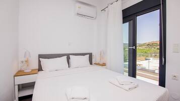 2 bedrooms, iron/ironing board, free WiFi, bed sheets