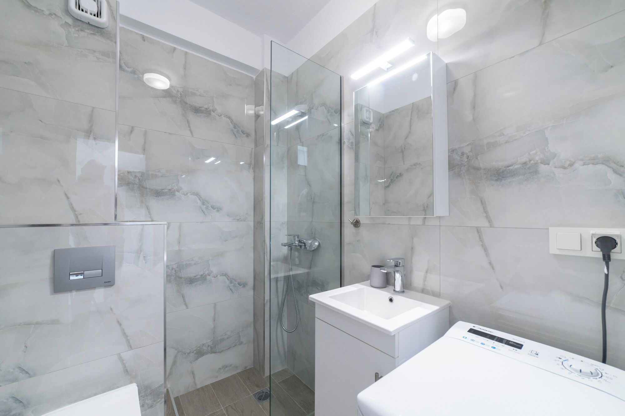 淋浴设施、吹风机、毛巾