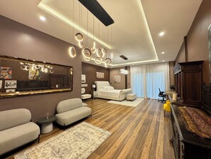 4 bedrooms, in-room safe, blackout drapes, iron/ironing board