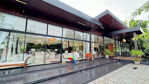 Unclassified image, 2 of 49, button - Huge Pool Villa with Private Lake (Bang Lamung)