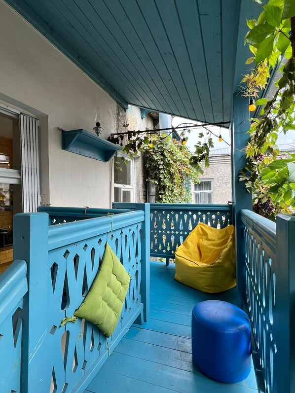 Balcony - Communa Good vibes (Tbilisi)