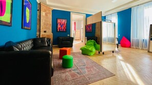 Individually decorated, individually furnished, desk, laptop workspace - Communa Good vibes (Tbilisi)