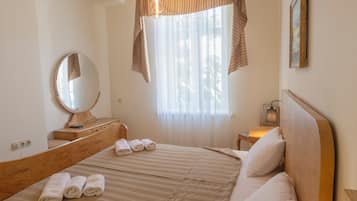 Luxury Double Room, 1 King Bed | Individually decorated, individually furnished, desk, laptop workspace