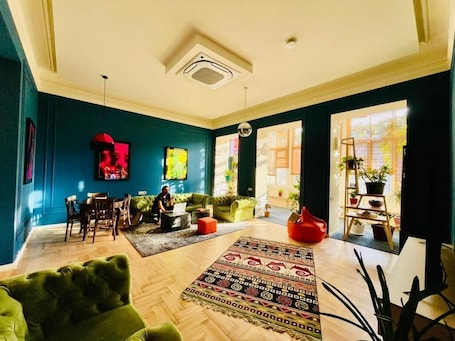 Reception. Communa Good vibes