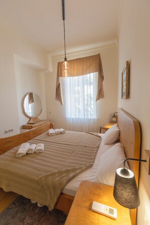 Habitación clásica doble | Decoración individual, mobiliario individual, escritorio