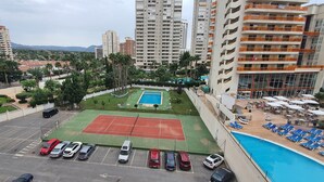 A residential area with a tennis court, swimming pool, and parking lot. - MARISCAL 3  2I (1  BEDROOM) (Benidorm)