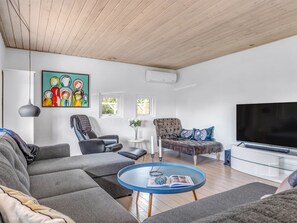 TV, fireplace - "Iara" - 500m from the sea by Interhome (Væggerløse)