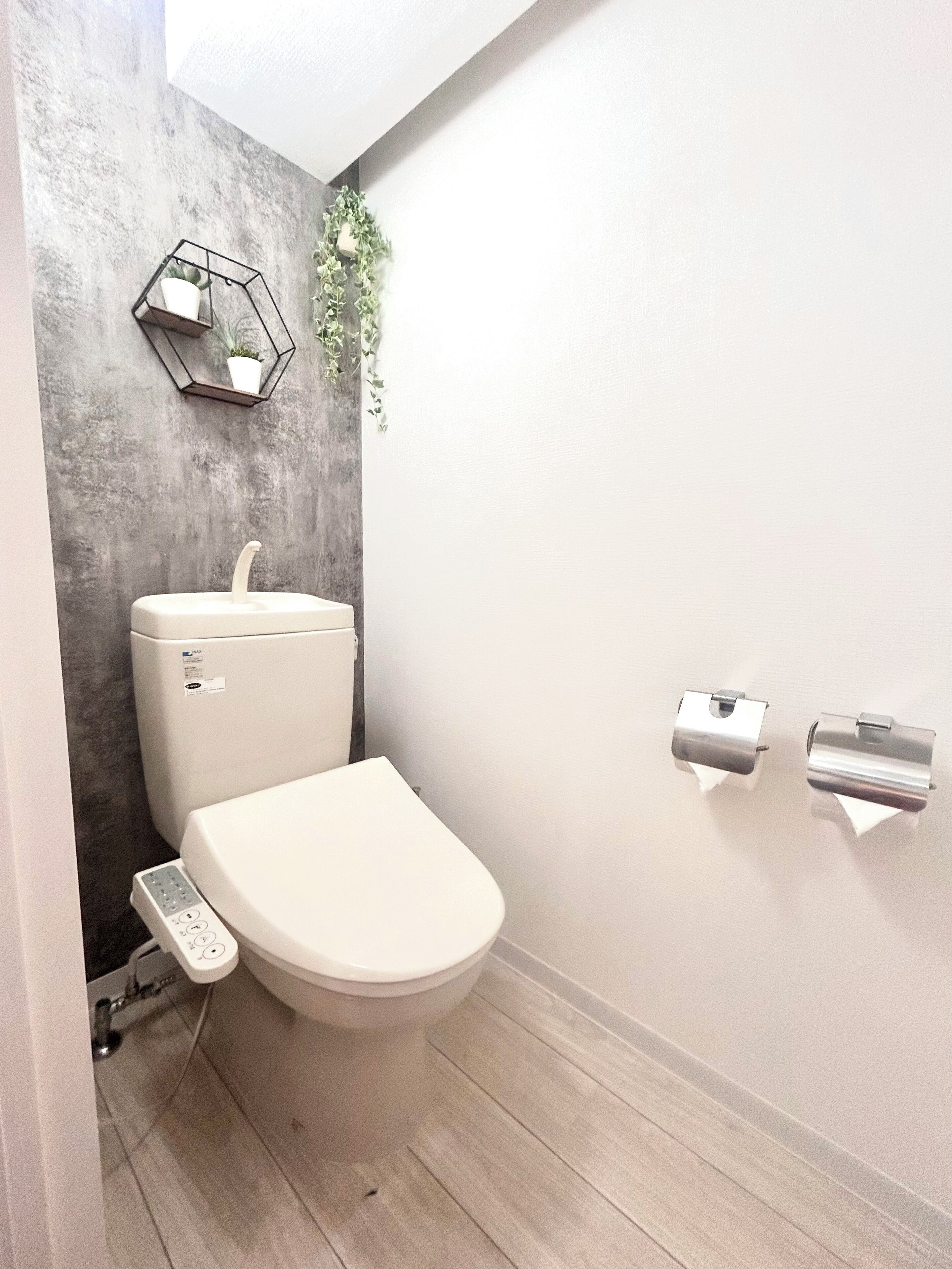 Eco-friendly toiletries, hair dryer, bidet, towels